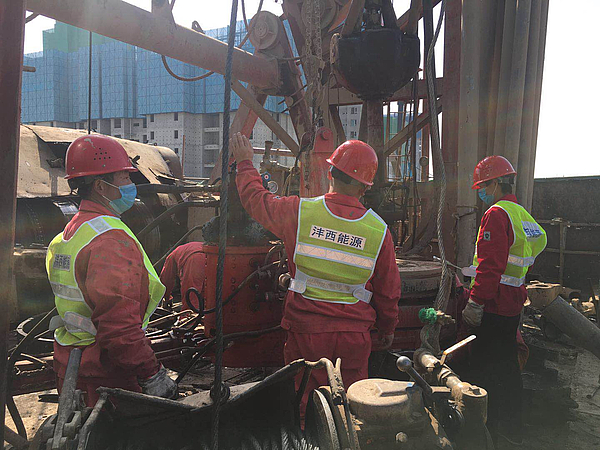 萬科供熱項(xiàng)目一期井架檢修、保養(yǎng).jpg 萬科供熱項(xiàng)目一期井架檢修、保養(yǎng).jpg